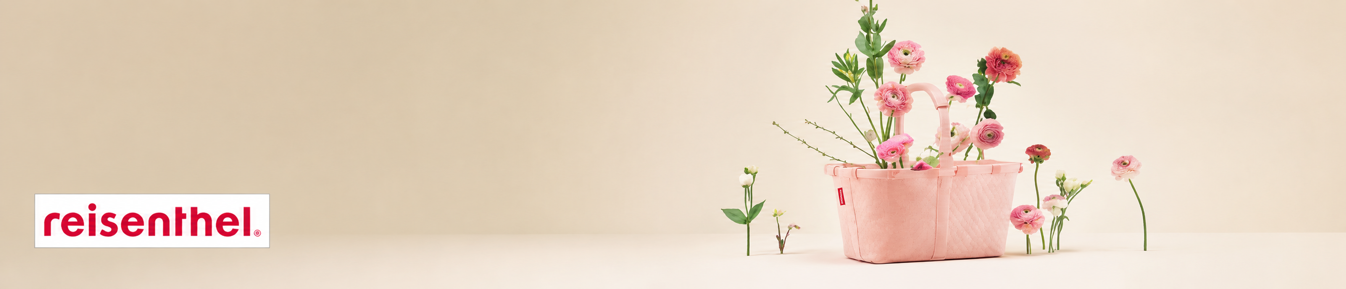 Zu sehen ist eine reisenthel carrybag und blumen