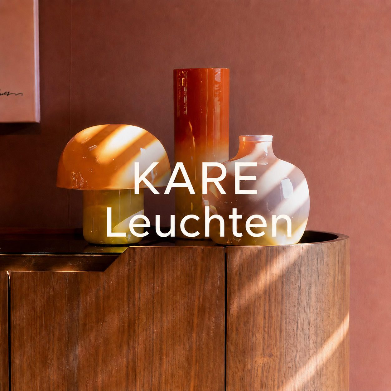 Moderne KARE Leuchten in warmen Orange- und Goldtönen schaffen gemütliches Licht und ergänzen stilvolle Einrichtungsideen.
